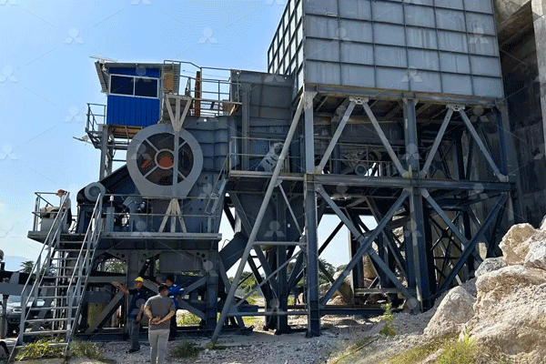 wheel-mounted mobile stone crusher for river stone